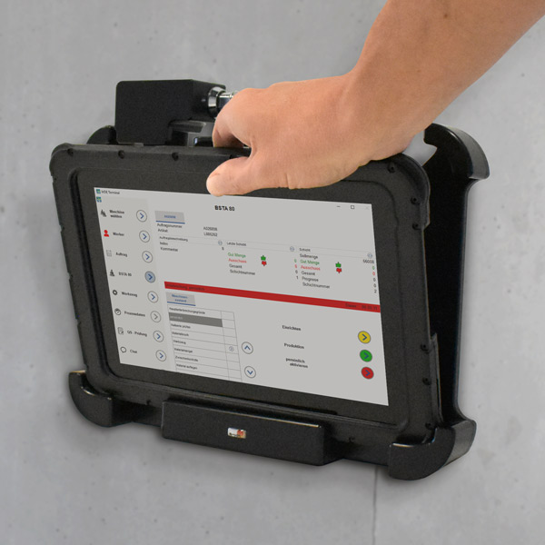 Mobiles MES-Terminal mit Wandhalterung